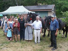 Gruppenfoto mit Axel Vogel und Rückepferden